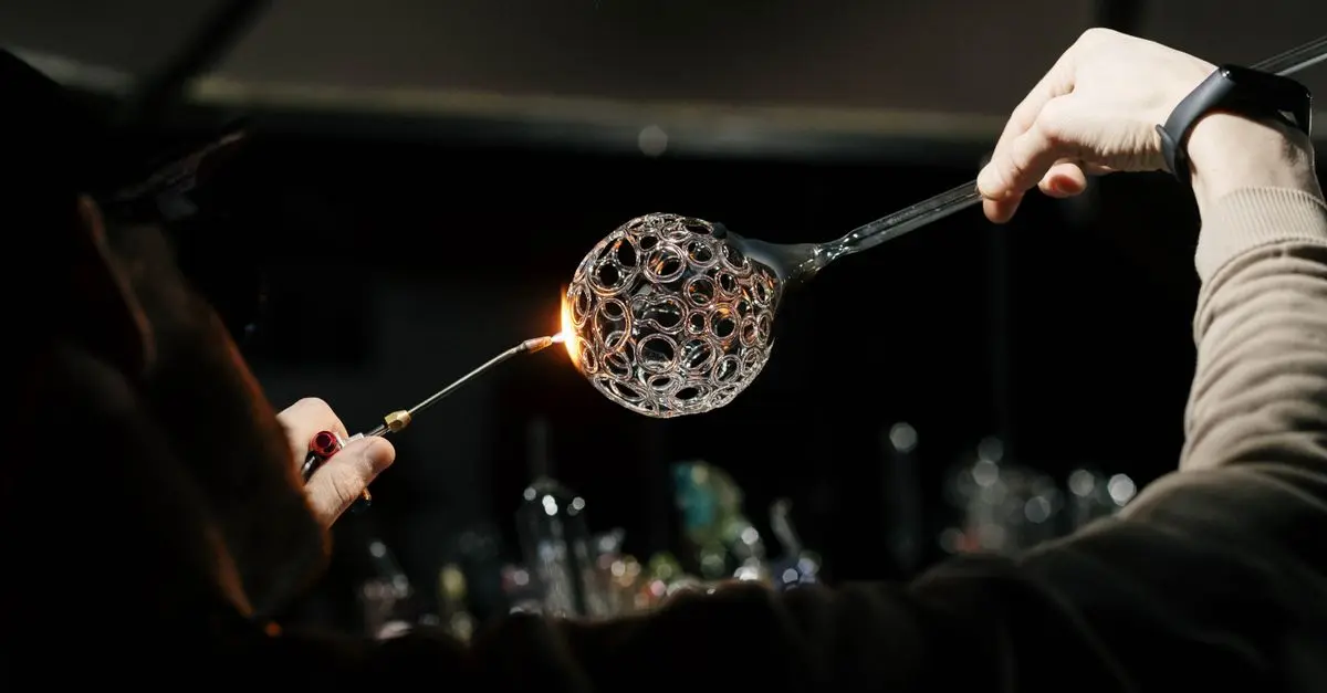 Les différentes techniques de découpe du verre : guide pratique
